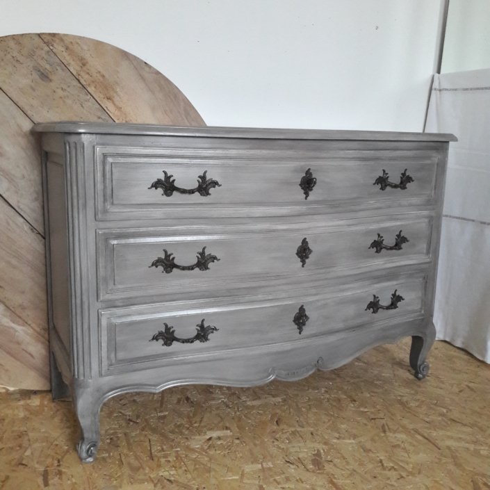 Commode gris patiné